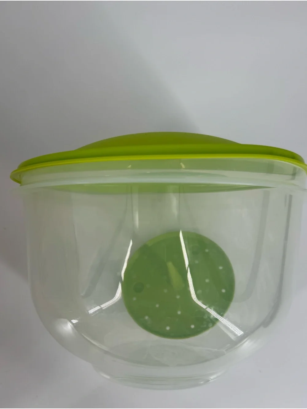 Tupperware Green Salad  Bowl with Lid - Home Kitchen